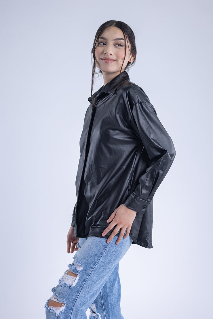 Camisola negra de vinil
