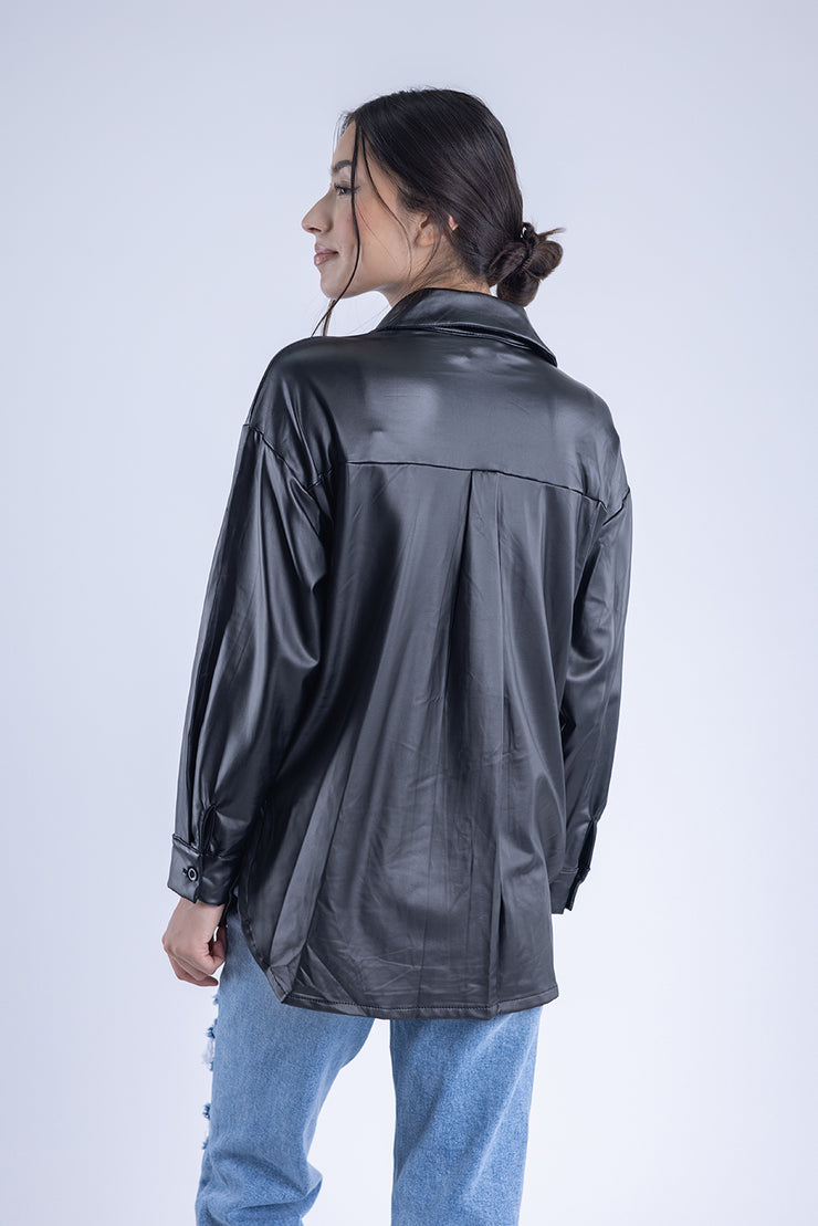 Camisola negra de vinil