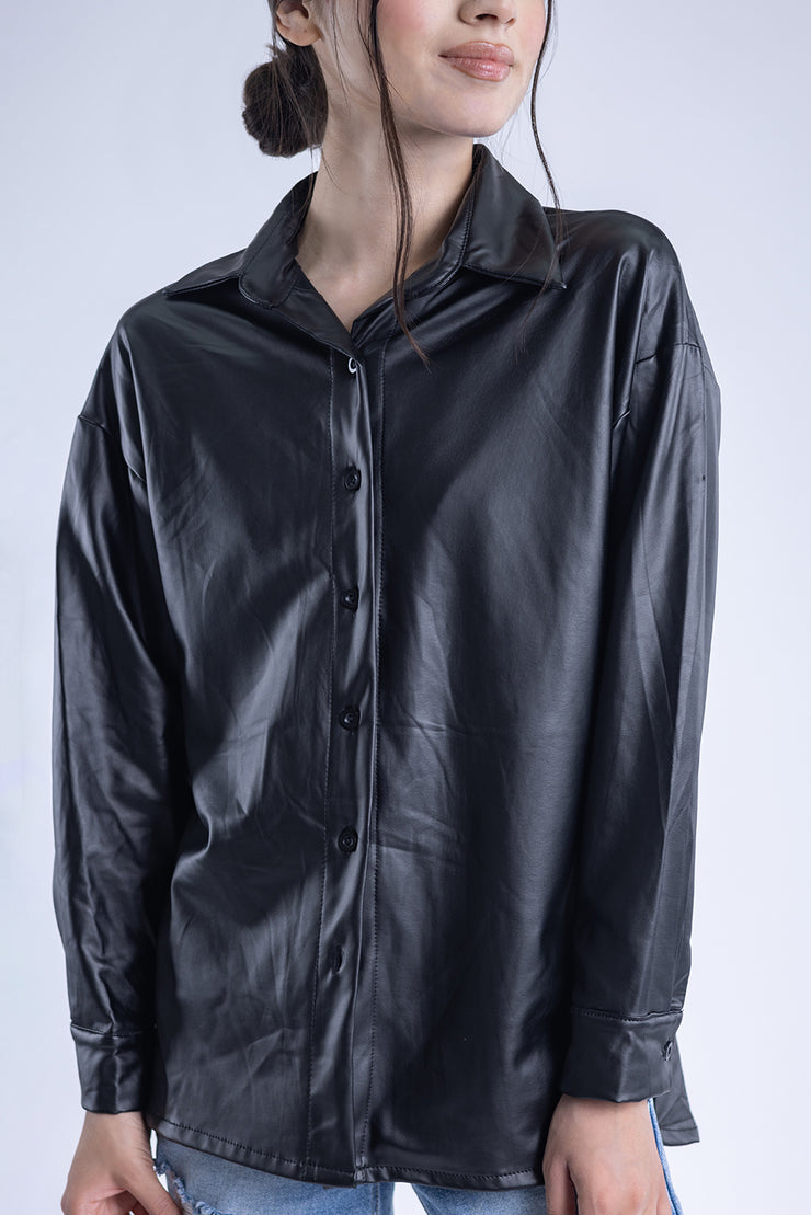 Camisola negra de vinil