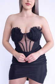 Vestido straple con corsé