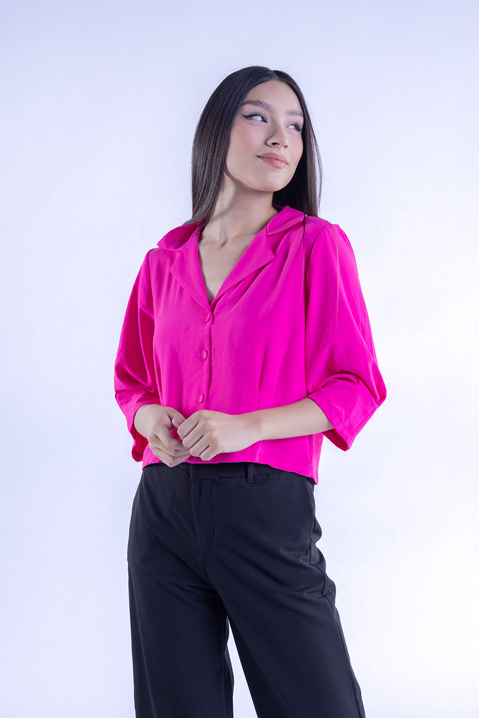Blusa magenta abotonada tres cuartos