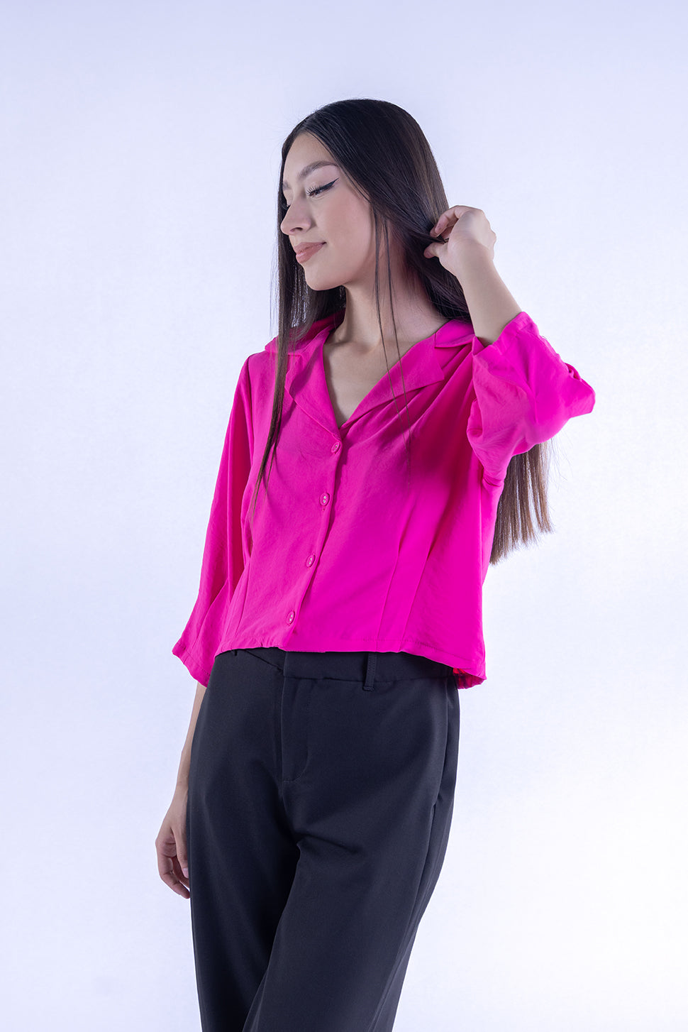 Blusa magenta abotonada tres cuartos