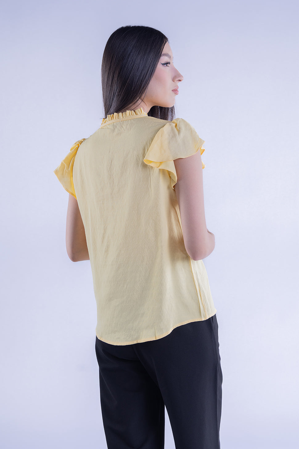 Blusa amarilla con manga corta y tejido