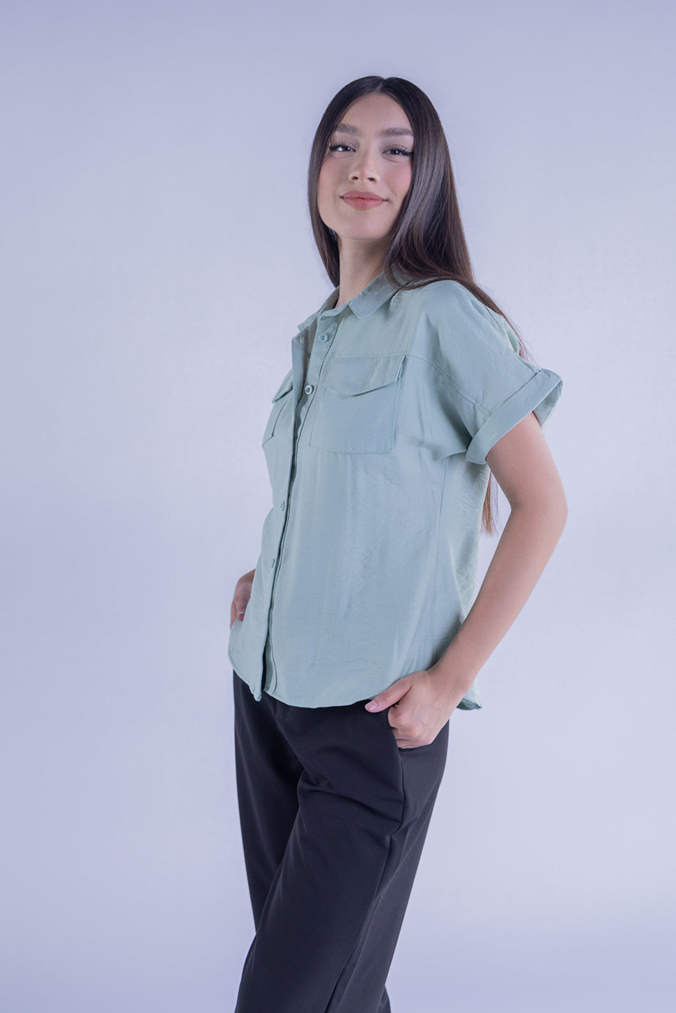 Blusa verde abotonada manga corta de lino