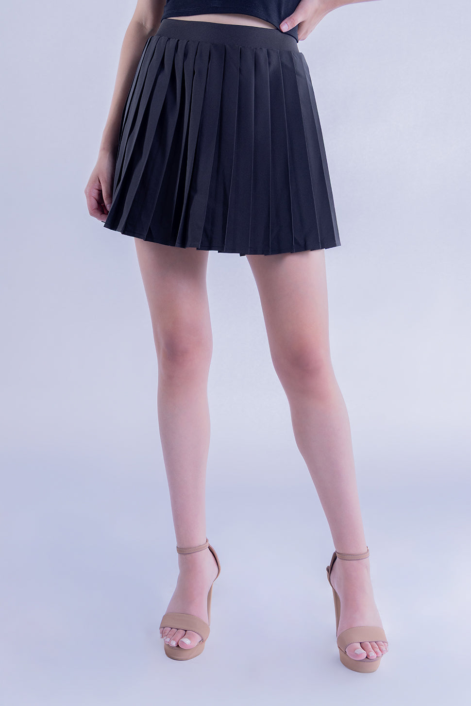 Falda negra tableada