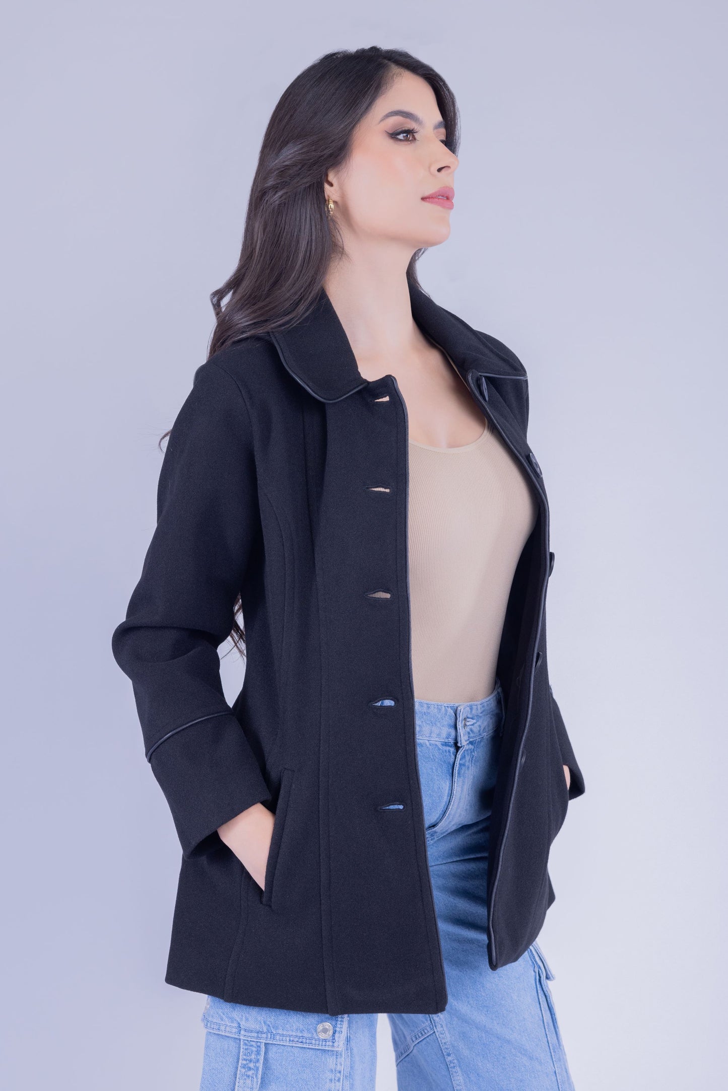 Abrigo abotonado de invierno con capucha desmontable