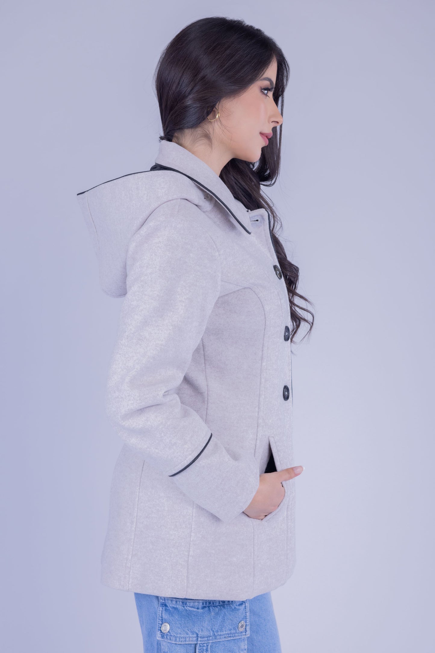 Abrigo abotonado de invierno con capucha desmontable