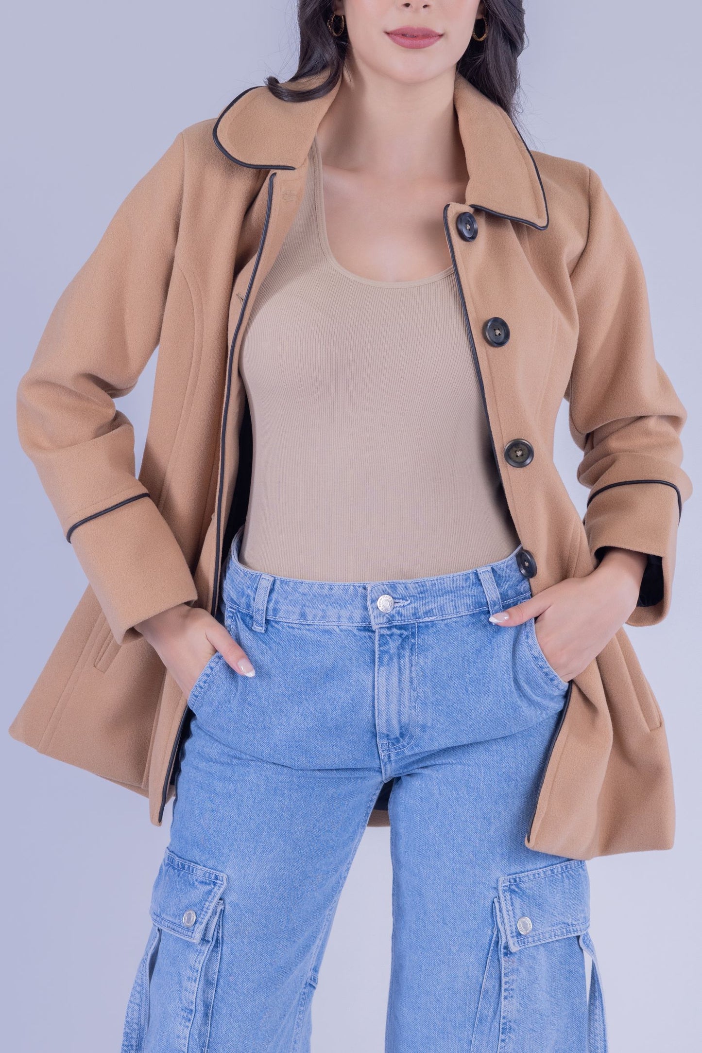 Abrigo abotonado de invierno con capucha desmontable