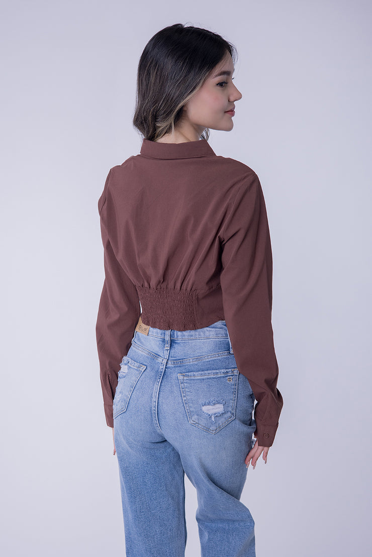 Crop top abotonado, seccionado de la cintura