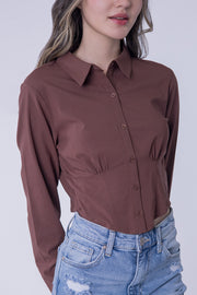 Crop top abotonado, seccionado de la cintura