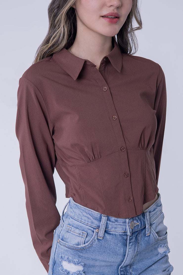 Crop top abotonado, seccionado de la cintura