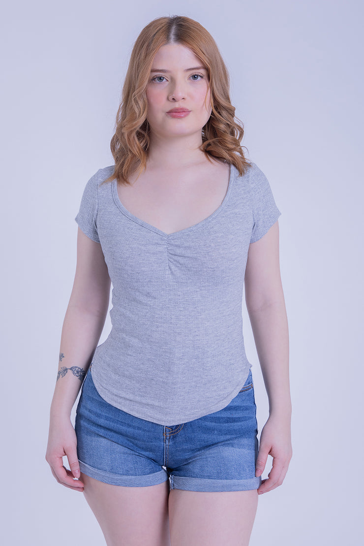 Blusa gris plisada