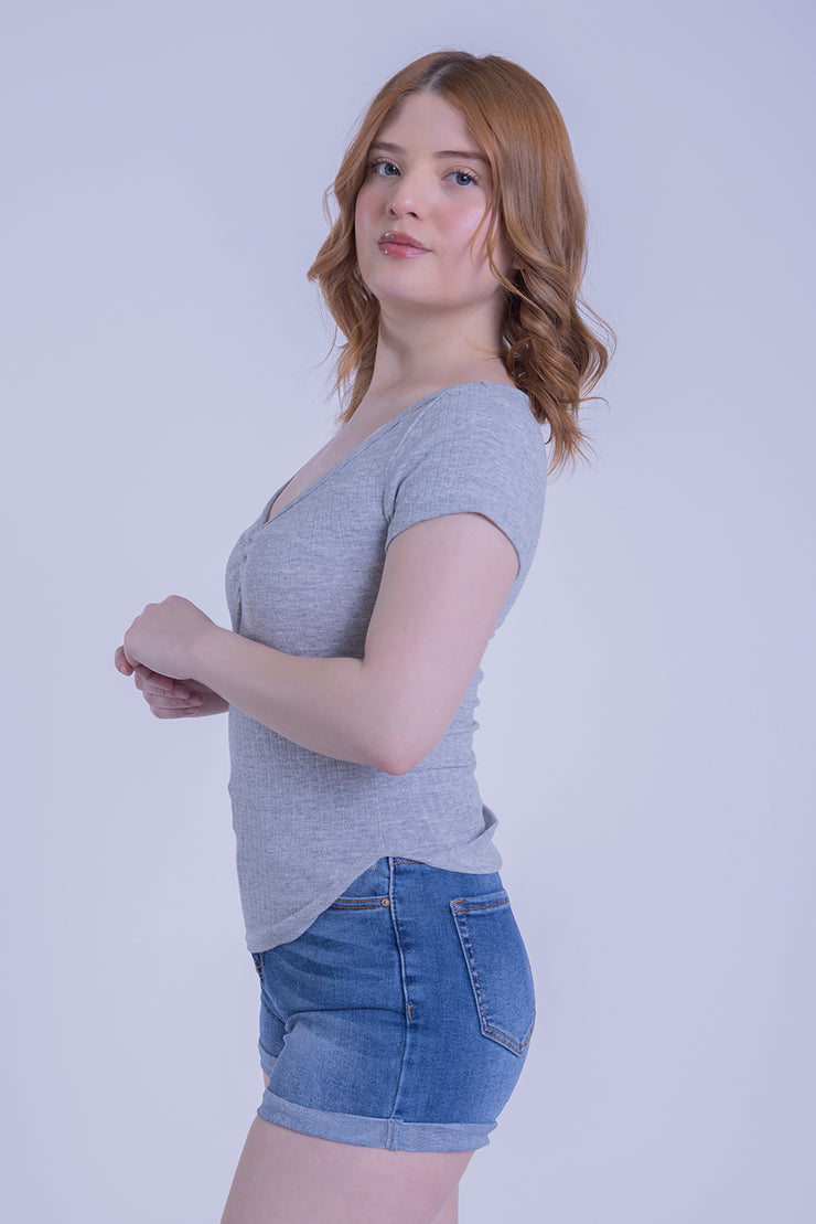 Blusa gris plisada