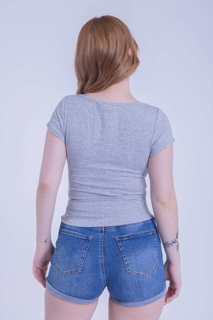 Blusa gris plisada