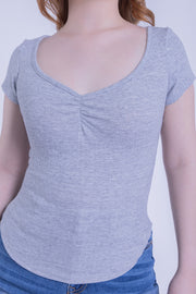Blusa gris plisada