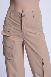 Pantalón cargo con bolsas laterales