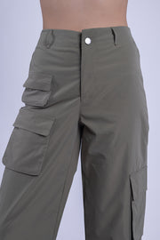 Pantalón cargo con bolsas laterales