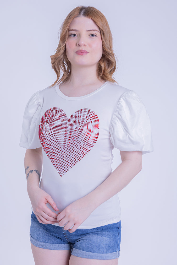 Blusa blanca con corazón de lentejuelas