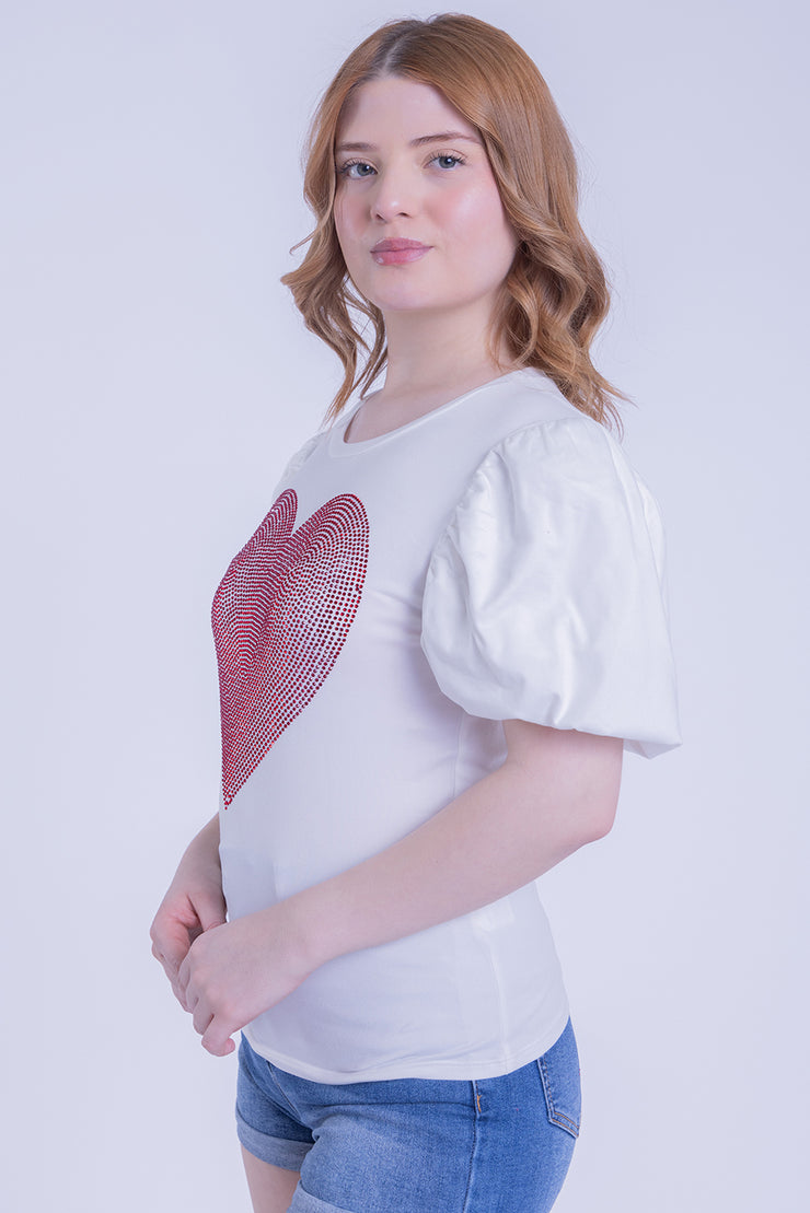 Blusa blanca con corazón de lentejuelas