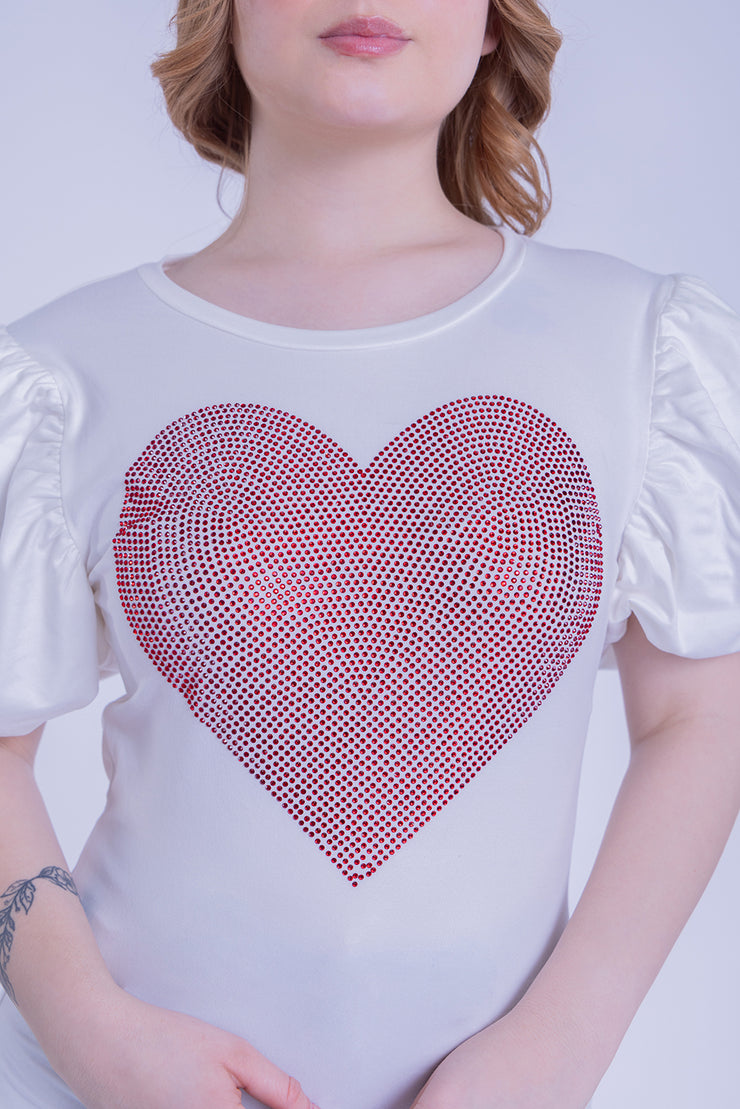 Blusa blanca con corazón de lentejuelas
