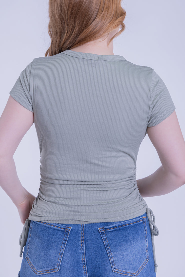 Blusa acanalada con amarres laterales