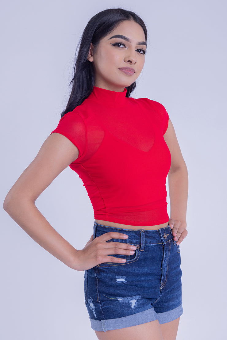 Top rojo de cuello alto