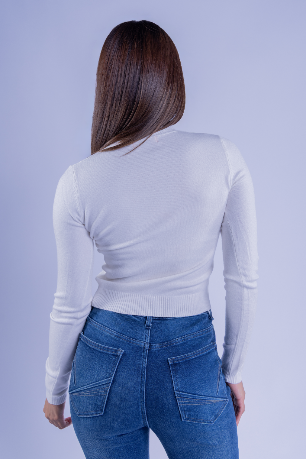 Suéter cuello redondo básico