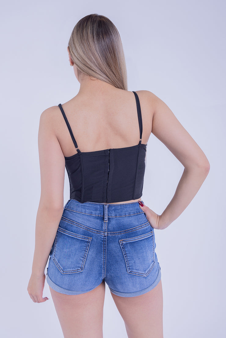 Crop top negro de tirantes