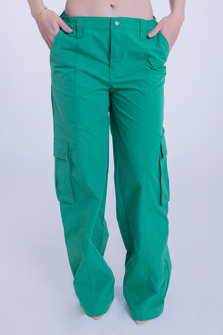 Pantalón verde tipo cargo