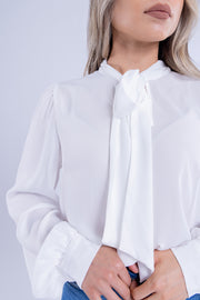 Blusa blanca de vestir con amarre en cuello