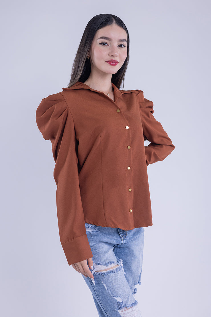 Blusa con manga semiglobo plisada