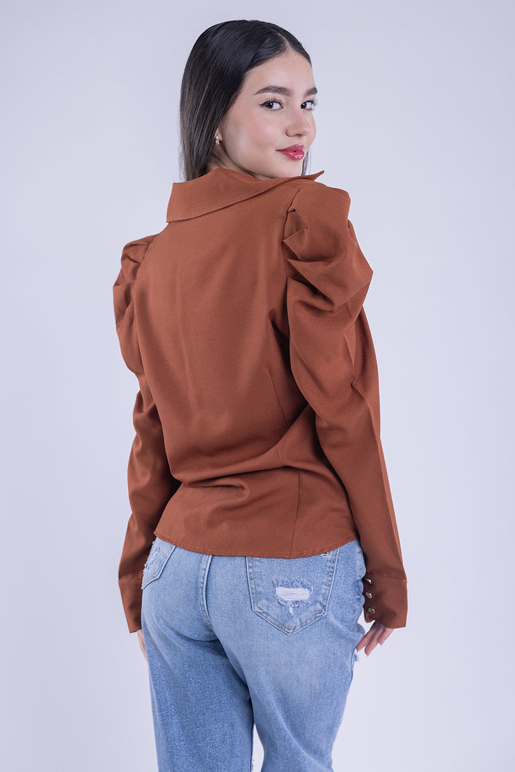 Blusa con manga semiglobo plisada