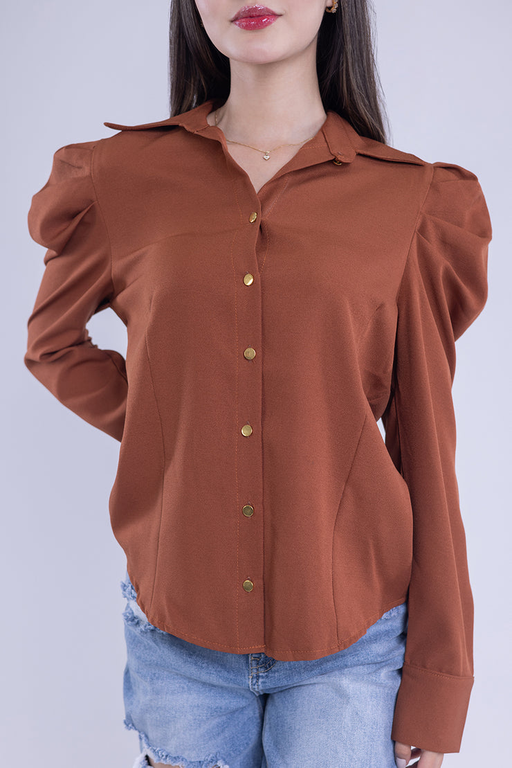 Blusa con manga semiglobo plisada