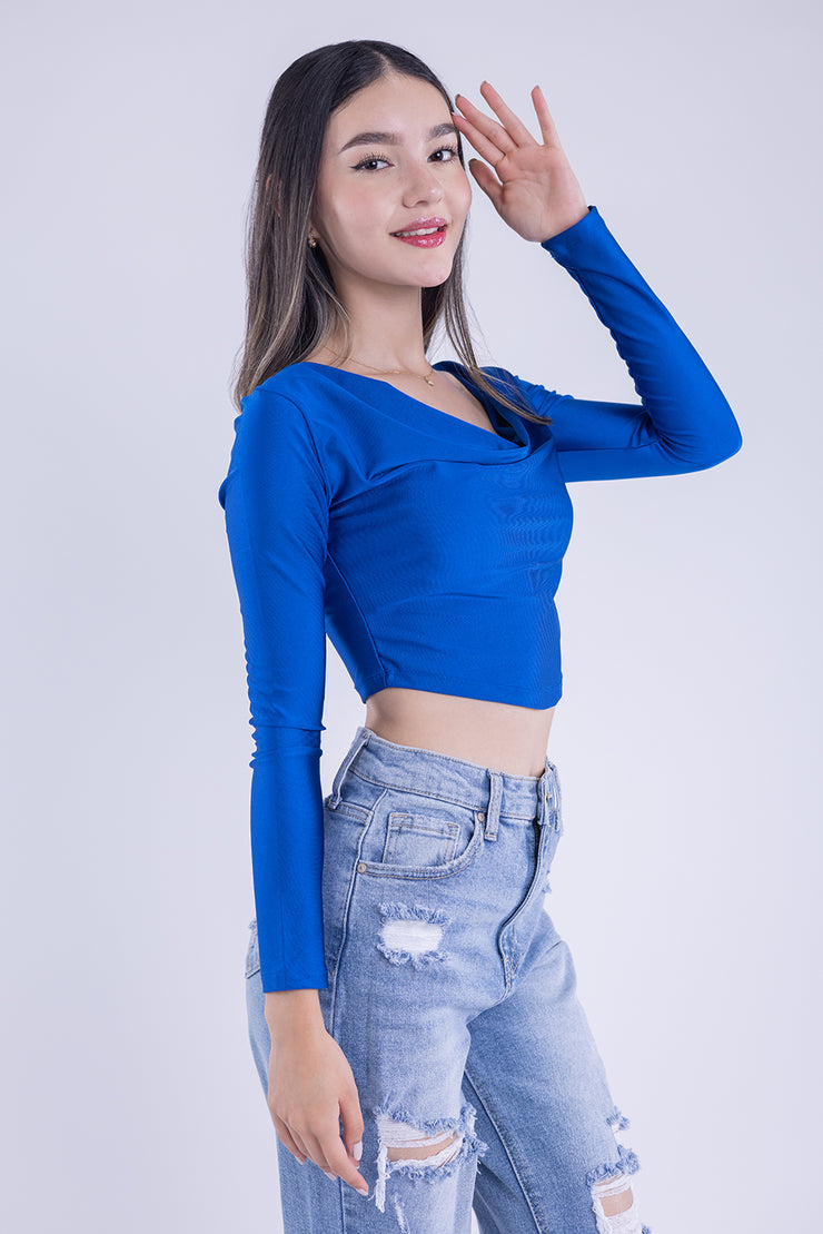 Crop top con manga larga con cuello holgado