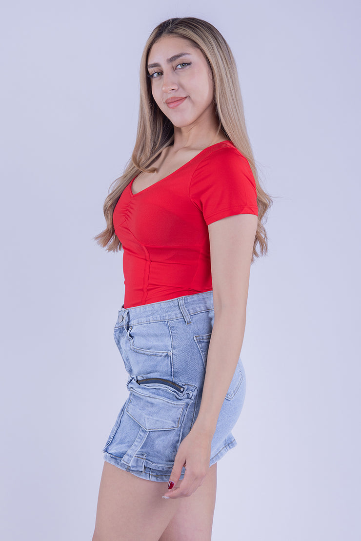 Blusa roja seccionada