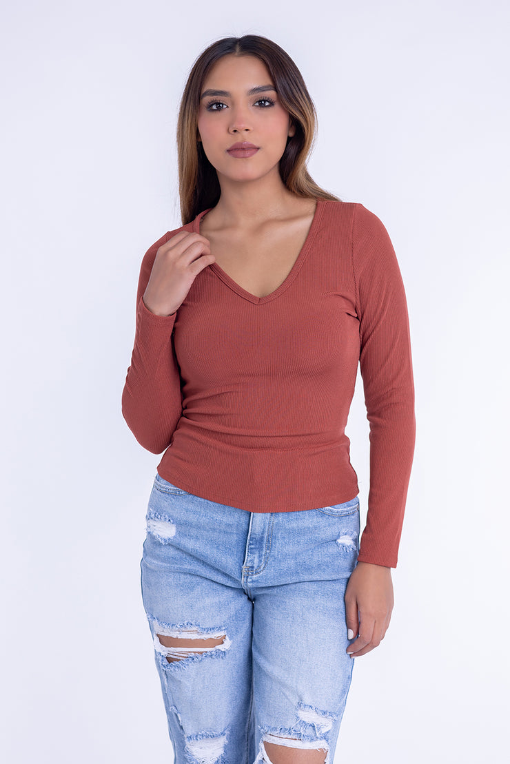 Blusa básica de invierno con cuello en V