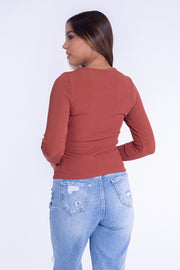 Blusa básica de invierno con cuello en V