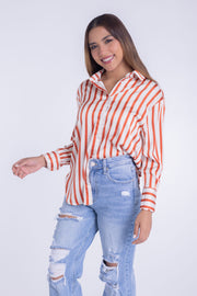 Blusa tipo camiseta satinada de rayas