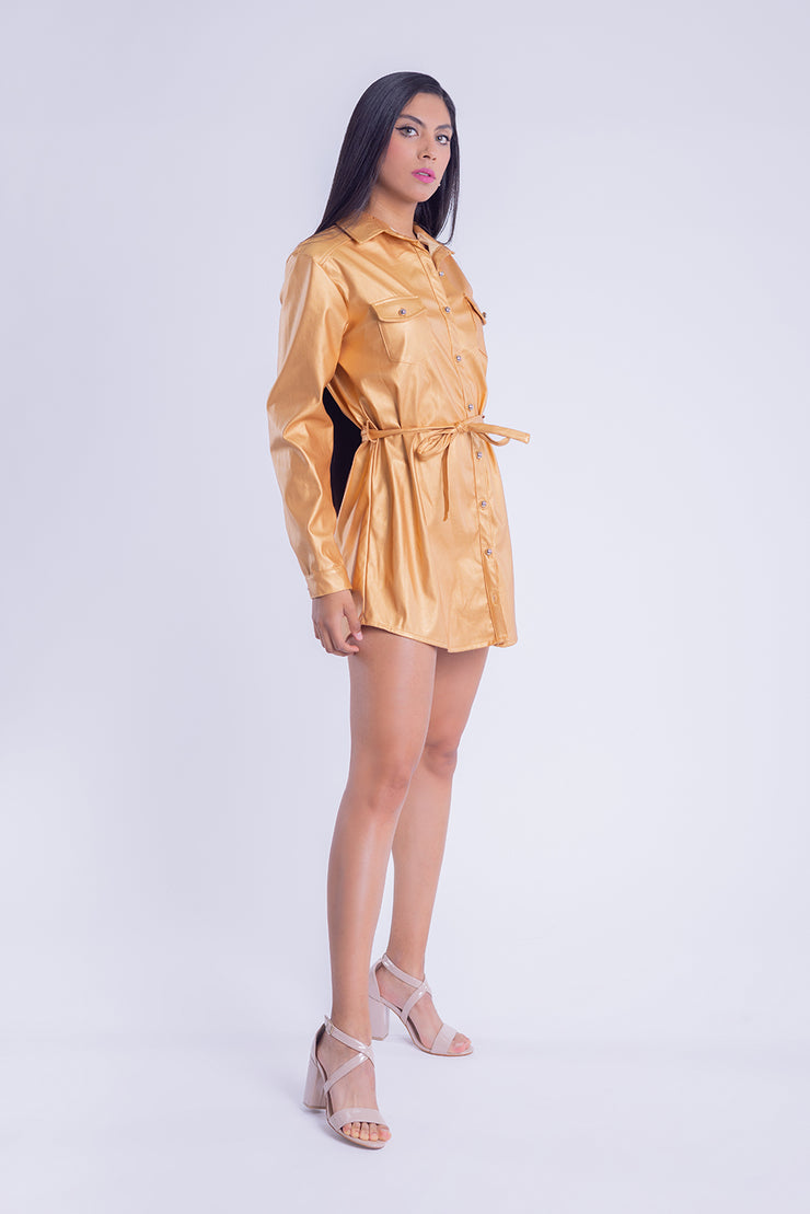 Blusa de vinipiel larga con amarre