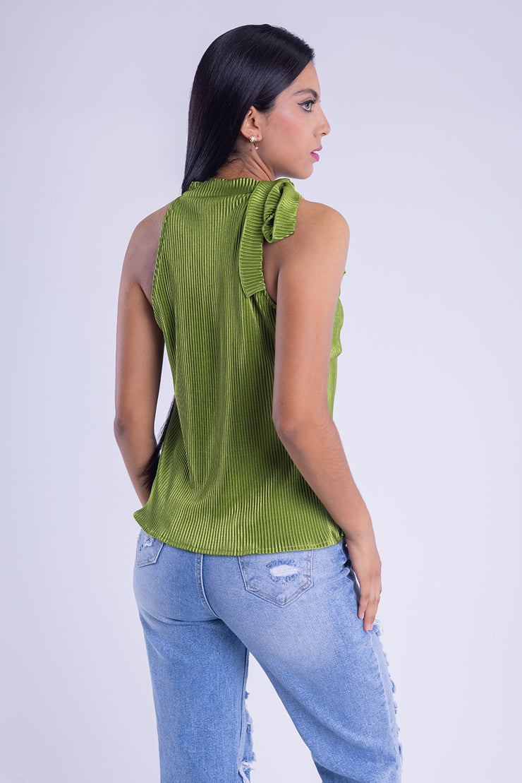 Blusa tipo halter plisada
