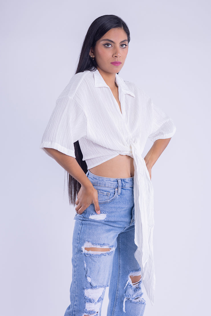 Crop top plisado con amarre en cintura