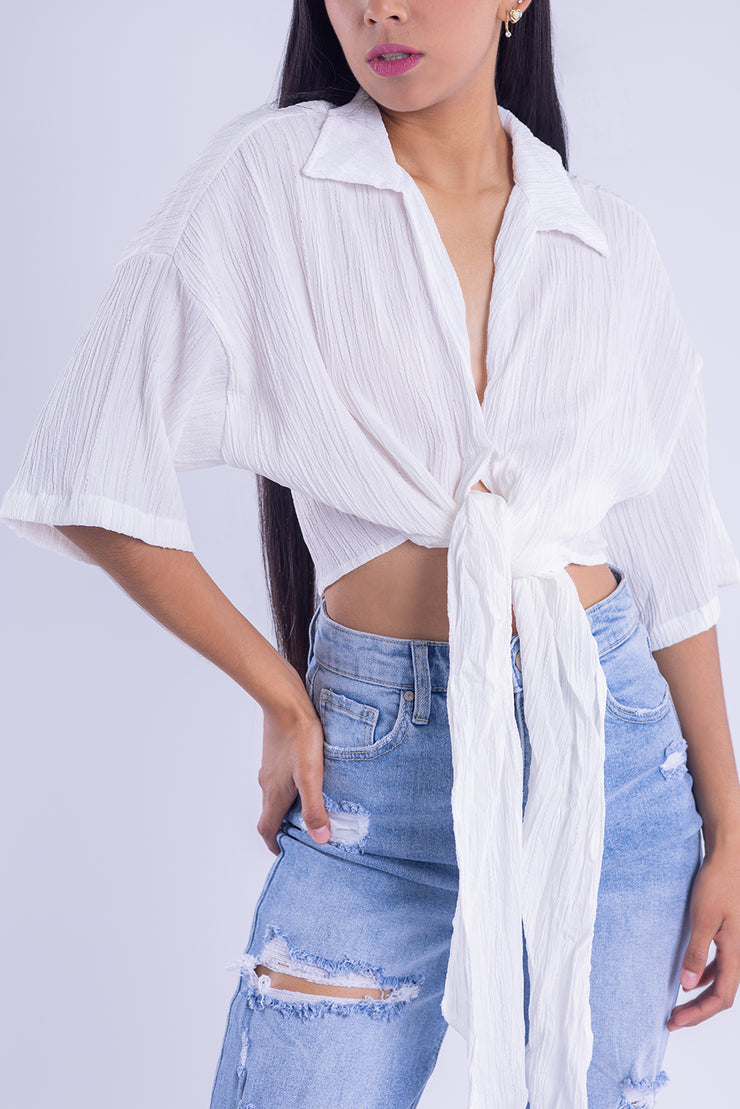 Crop top plisado con amarre en cintura