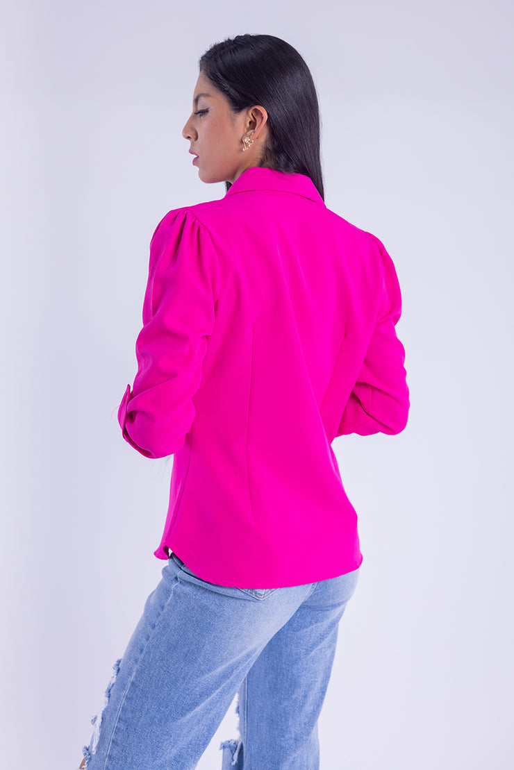 Blusa de vestir con manga plisada