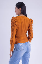 Blusa satinada con manga de globo