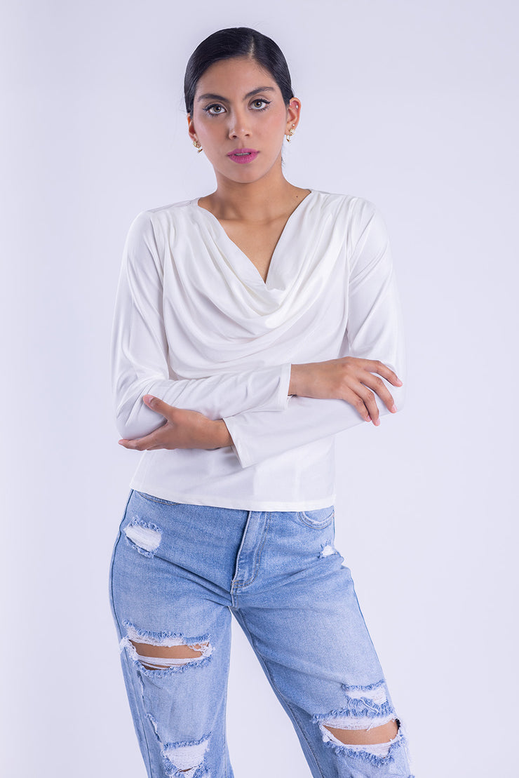 Blusa con cuello holgado satinada