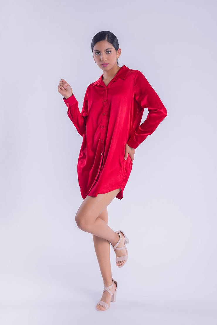 Blusa larga satinada tipo oversize