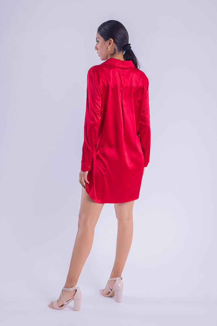 Blusa larga satinada tipo oversize