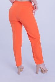 Pantalón naranja de vestir entubado