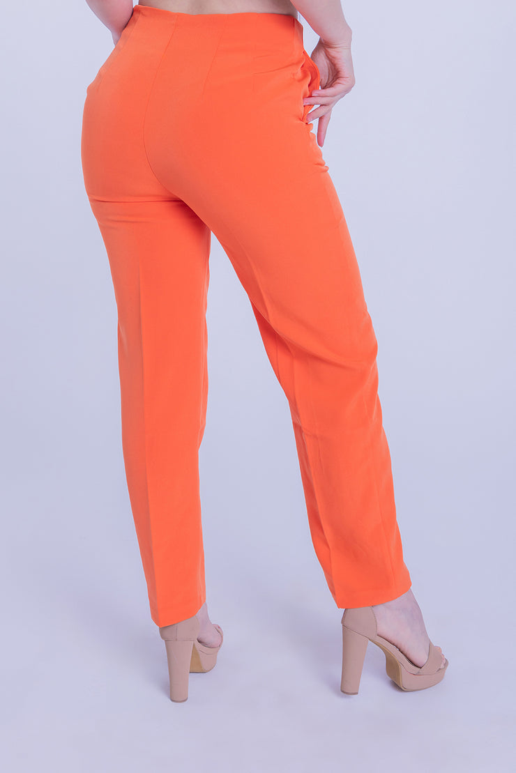 Pantalón naranja de vestir entubado