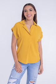 Blusa con cuello en V manga corta